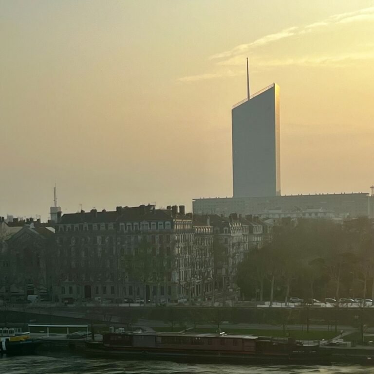 Le visiteur est libre